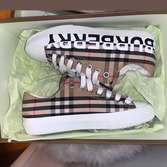 Worn once have all original box , tags and dust bag US 6.5w EU 37 - Picture 4 of 7